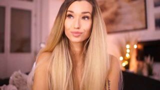 Aalliss naked stripping on cam for live sex video chat