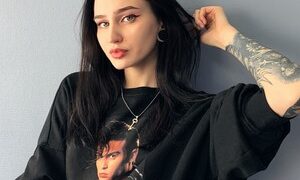 AliceSpecter naked before webcam in live video chat