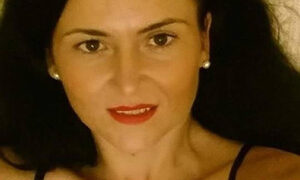 Andra_ naked before webcam in live video chat