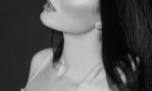 Annie_Amy naked before webcam in live video chat