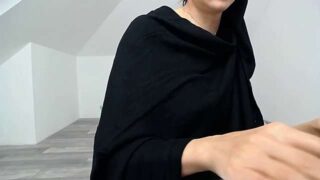 ArabianMalikah naked stripping on cam for live sex video chat
