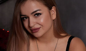 AshleyCute naked before webcam in live video chat