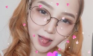 Asian_Lovely naked before webcam in live video chat