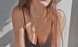 AstreePeanut naked before webcam in live video chat