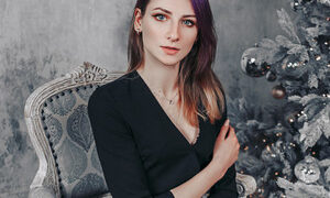BonnieLeapman naked before webcam in live video chat