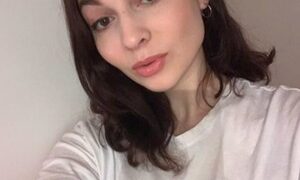 BrunetDana naked before webcam in live video chat