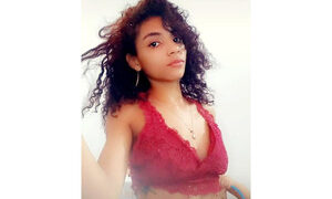 candy_play_x naked before webcam in live video chat