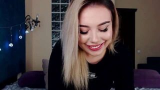 CandyXBubble naked stripping on cam for live sex video chat