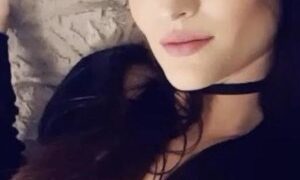 Ember_Lynne naked before webcam in live video chat
