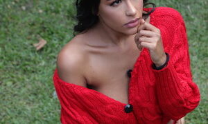 GaitanaWarrio naked before webcam in live video chat