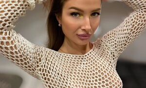 Gentle_Doll naked before webcam in live video chat