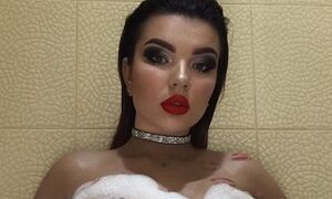 GwenLevy naked before webcam in live video chat