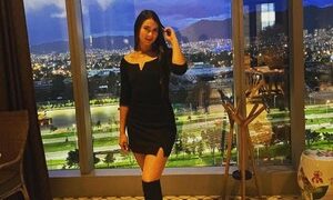 IsabellaMoonl naked before webcam in live video chat