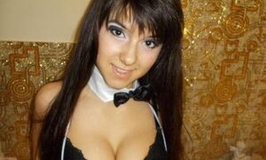Jennasweetass naked before webcam in live video chat