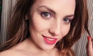 Julia_red naked before webcam in live video chat