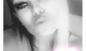 Kiss4yourlips naked before webcam in live video chat