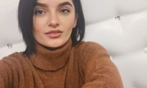 KristySparks naked before webcam in live video chat