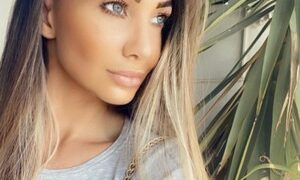 Lady_C naked before webcam in live video chat