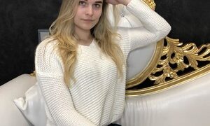 Lilian_Loly naked before webcam in live video chat