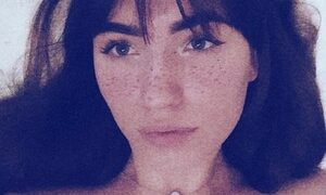 LizLarsen naked before webcam in live video chat