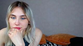 Miia_zz naked stripping on cam for live sex video chat