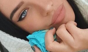 MillyReins naked before webcam in live video chat