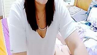 Mimihong naked stripping on cam for live sex video chat