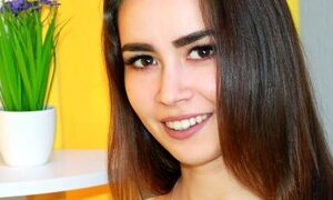 MirandaLuZ naked before webcam in live video chat