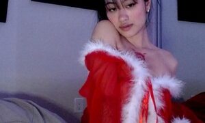 MsMoncler naked before webcam in live video chat