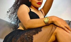 Nani_Suarez naked before webcam in live video chat