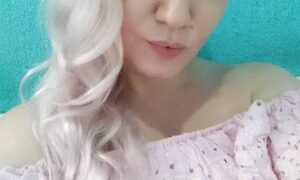 NaomiSwann naked before webcam in live video chat