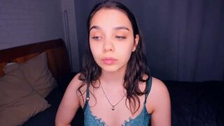 RaisySoto naked stripping on cam for live sex video chat