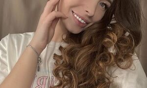 SashaGolds naked before webcam in live video chat
