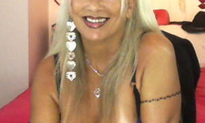 SASSYTHANG4U naked before webcam in live video chat