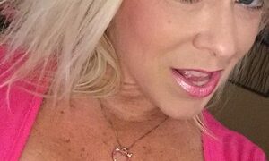 SavannahSteel naked before webcam in live video chat