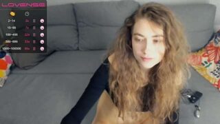 Sofia_Luxury naked stripping on cam for live sex video chat