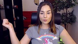 Tresha_White naked stripping on cam for live sex video chat