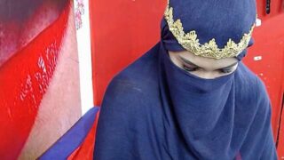 Alisha_fox_ naked stripping on cam for live sex video chat