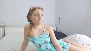 Daddys_Lily_Sweet naked stripping on cam for live sex video chat