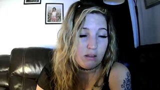 Hailayy1 naked stripping on cam for live sex video chat