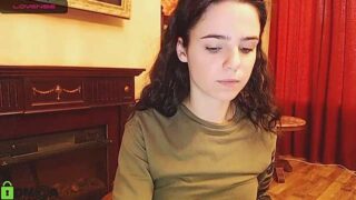 Kira_kissss naked stripping on cam for live sex video chat