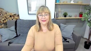 MaryannSparks naked stripping on cam for live sex video chat
