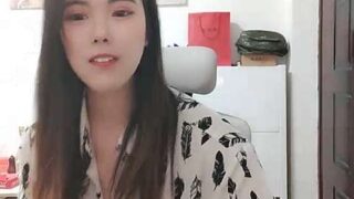 Yuhebaby naked stripping on cam for live sex video chat