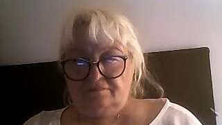 Etasulla_Bulab naked stripping on cam for live sex video chat