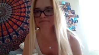 Ivybabyxox naked stripping on cam for live sex video chat