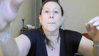 laureane naked stripping on cam for live sex video chat