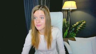 Nicole_Berlinse naked stripping on cam for live sex video chat