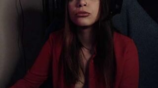 AnonimaGarota naked stripping on cam for live sex video chat