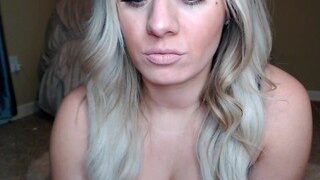 Kylielicious nude on webcam in her Live Sex Chat