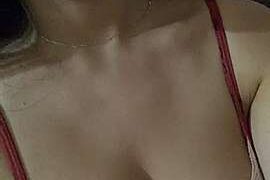 curvyarab20 naked stripping on cam for live sex video chat